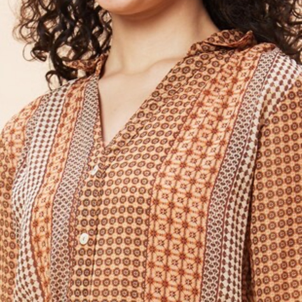 Jessica Simpson buttoned shirt